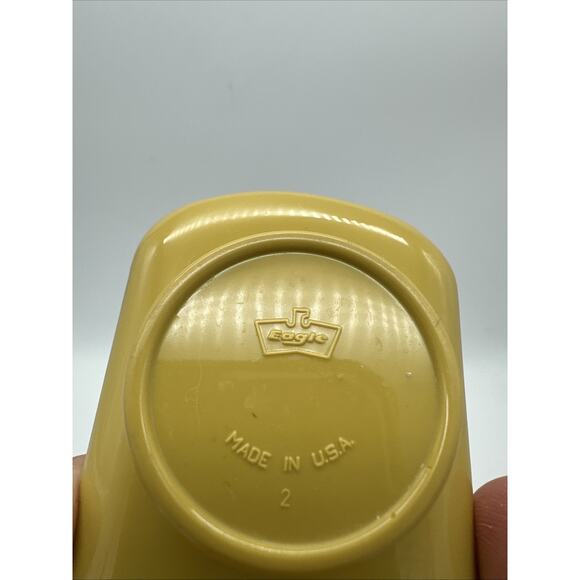 Vintage Eagle Brand Mid Century Yellow Retro Salt & Pepper Plastic Shakers NEW - Picture 8 of 8